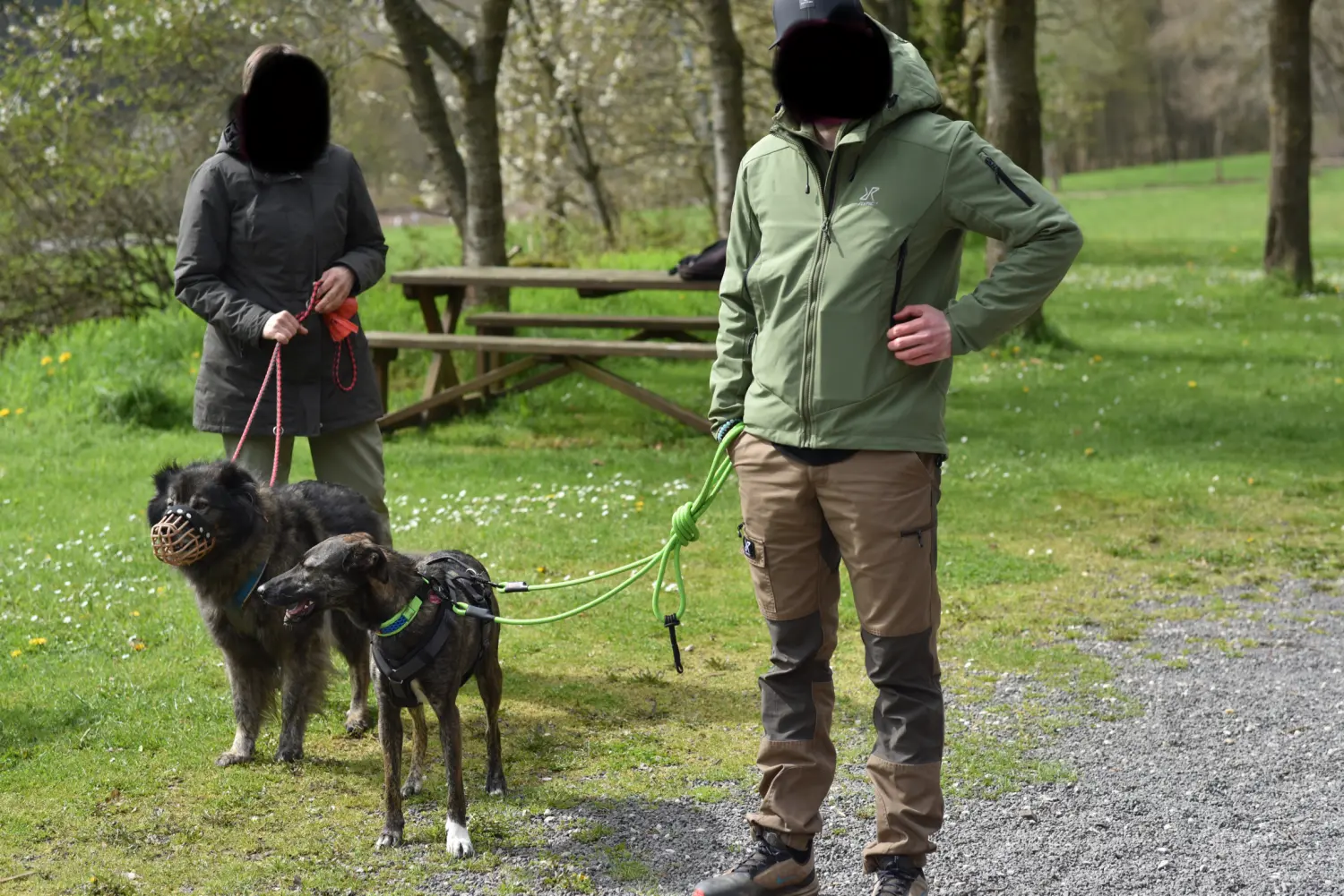 Ein Mann mit einem Hund von FellFibel