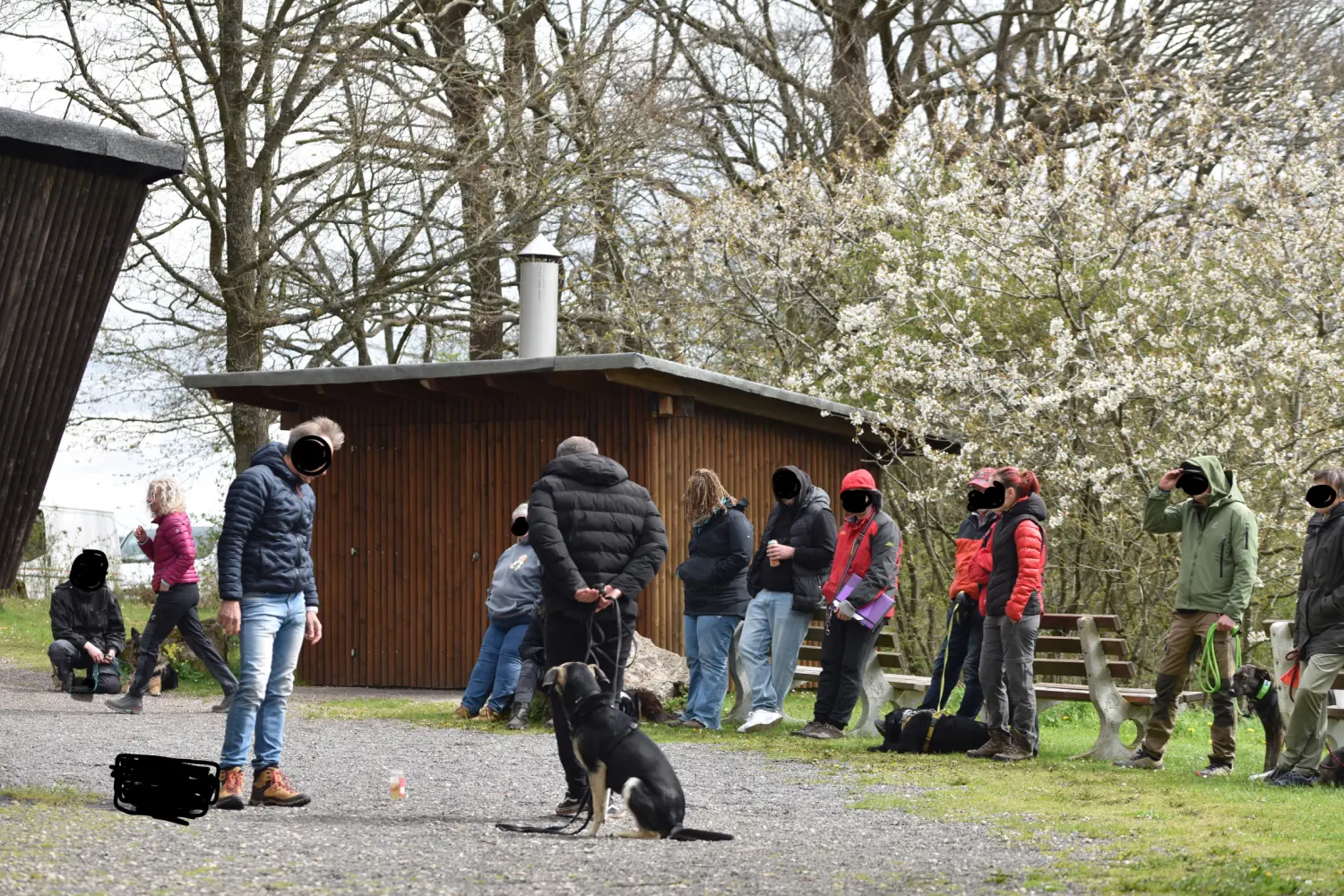 Ein Mann mit einem Hund von FellFibel