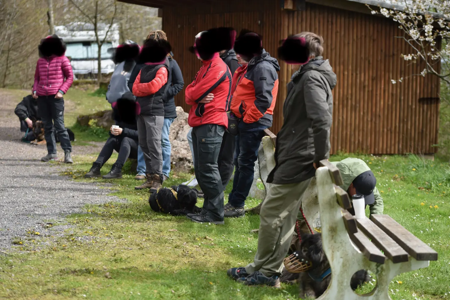 Ein Mann mit einem Hund von FellFibel